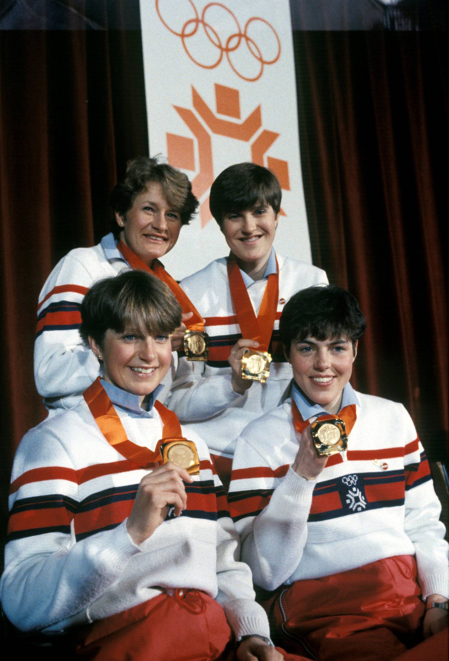 Anne Jahren, Brit Pettersen (foran), Berit Aunli og Inger Helene Nybråten ble tidenes første kvinnelige stafettvinnere i 1984. Foto: Erik Thorberg/NTB scanpix