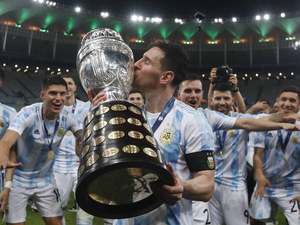 Messi tilegner Copa America-triumf til Maradona
