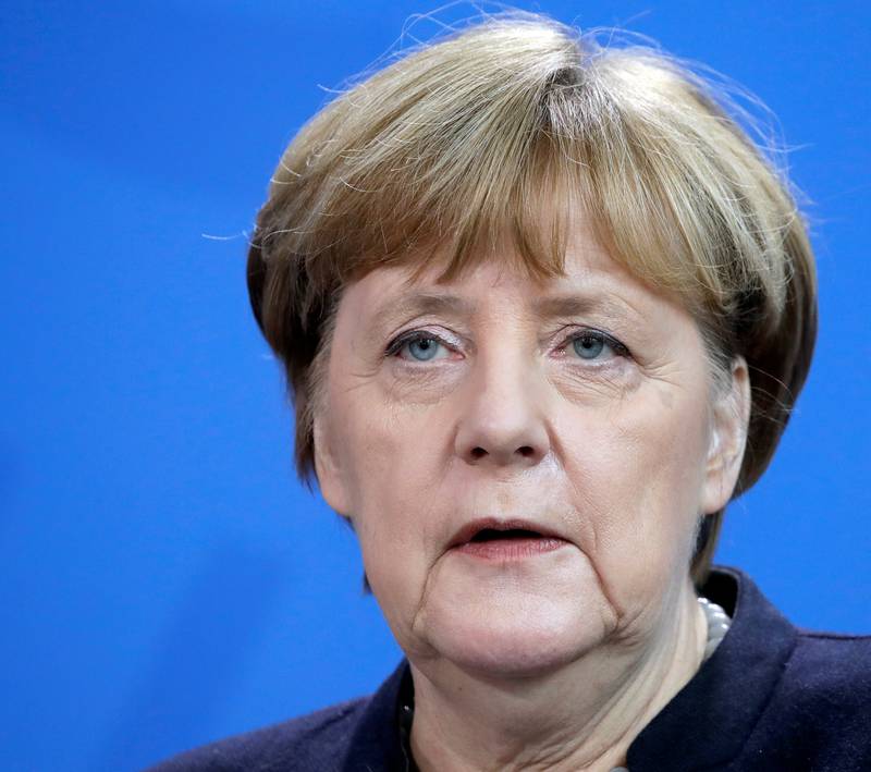 GIR FACEBOOK ANSVARET: Angela Merkel vil ha en ny lov mot falske nyheter. FOTO: NTB SCANPIX