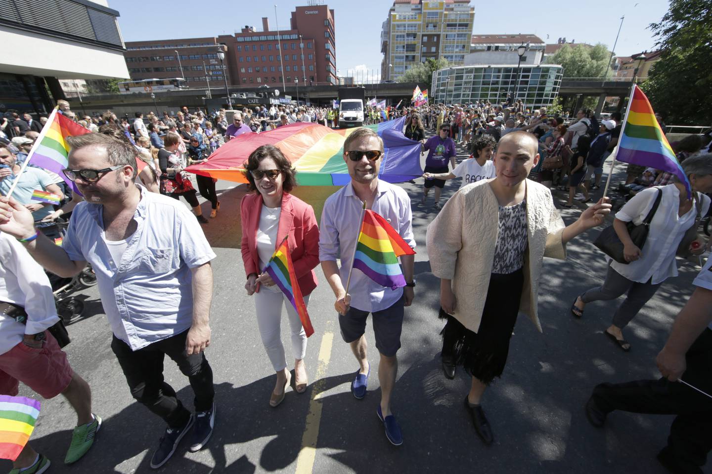 Bent Høie og daværende likestillingsminister Solveig Horne gikk først i Pride-paraden i Oslo sommeren 2015.