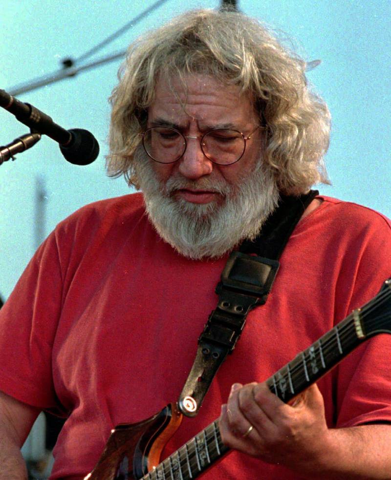 Jerry Garcia, på scenen i juni 1995, bare uker før han døde, som følge av mange års tungt heroinmisbruk. FOTO: NTB SCANPIX