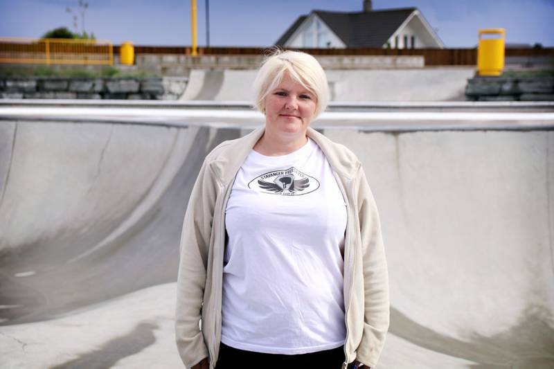 Styremedlem i Stavanger freestyle klubb, Linda Lie Andersen, ønsker at både skatere og de med scooter skal bli behandlet likt i Tasta skatepark. FOTO: TONE HELENE OSKARSEN