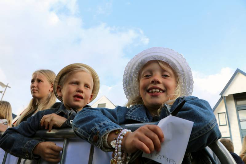 Nathalie Lütcherath-Tysseland og broren Sebastian (6) var på autografjakt. 