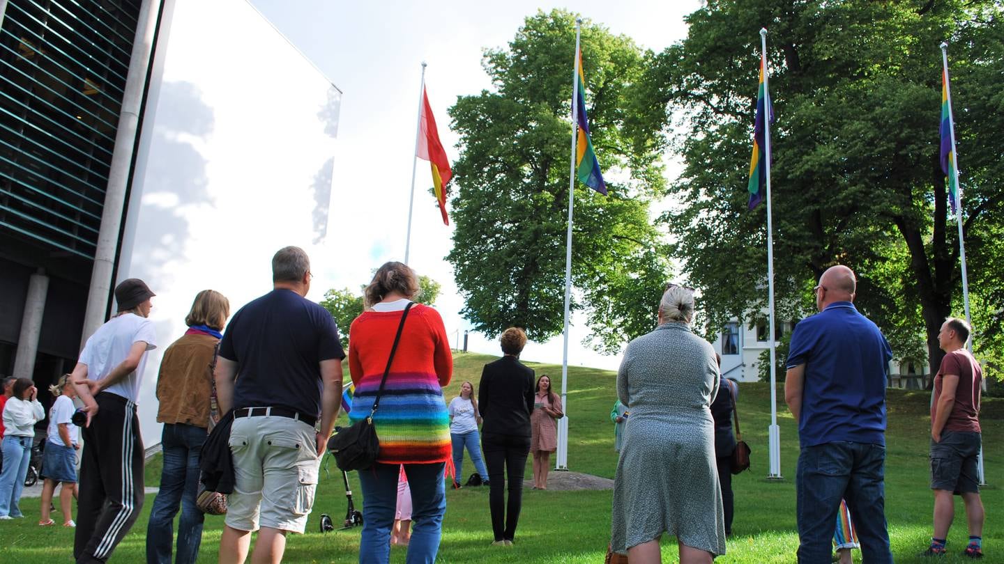 Åpning av Fredrikstad Pride 2022 utenfor byens rådhus.