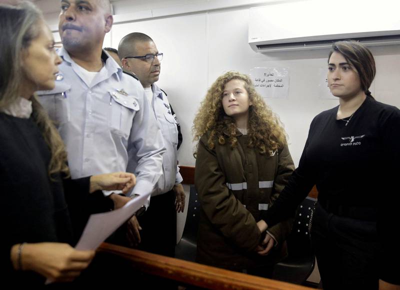 Ahed Tamimi under rettssaken mot henne i januar i år. Hun ble løslatt i slutten av juli.