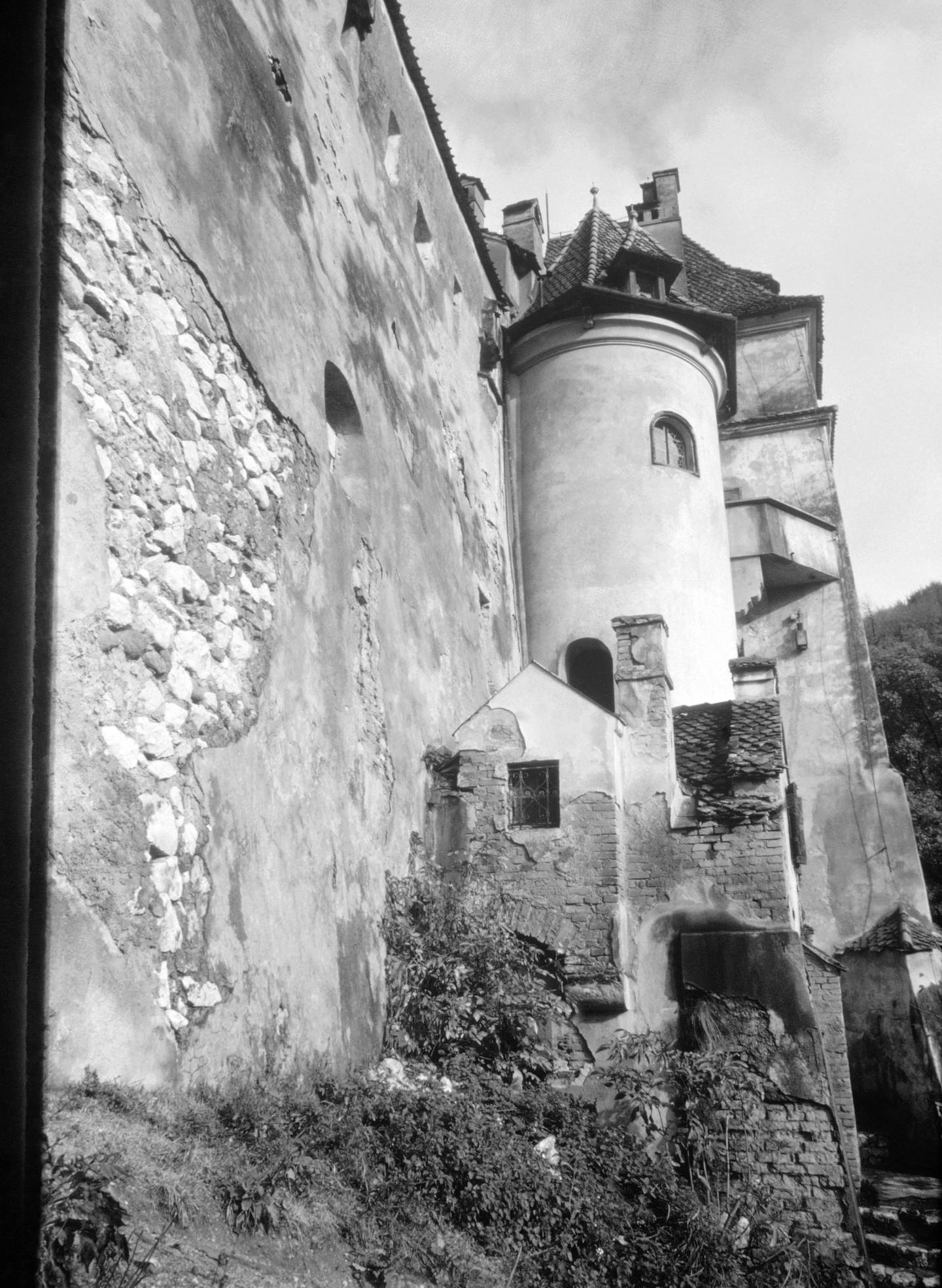  Transylvania, in Romania, Oct. 28, 1987. The various textures and architectural details make it appear to be the perfect setting for Count Dracula, so tourists have adopted the castle as Dracula's own. (AP Photo/Richard Clement)