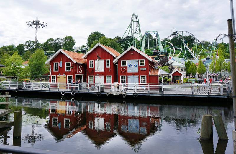 Liseberg er kanskje Nordens mest komplette fornøyelsespark, med masse aktiviteter både for de aller minste, mellomste, tenåringene og unge voksne. 