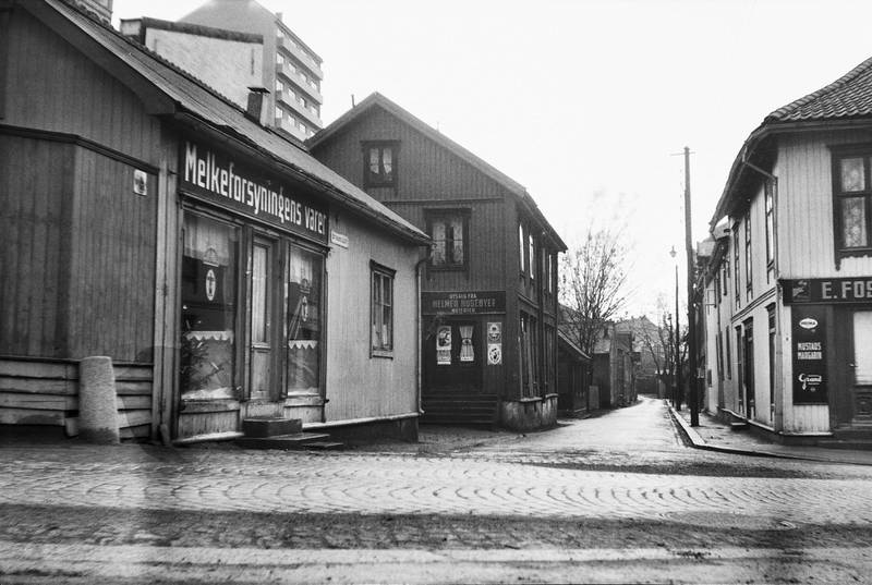 Tett med melkebutikker på Kampen. Økernveien 15 og Brinken 65 til venstre i bildet, begge med melkebutikker i 1936.