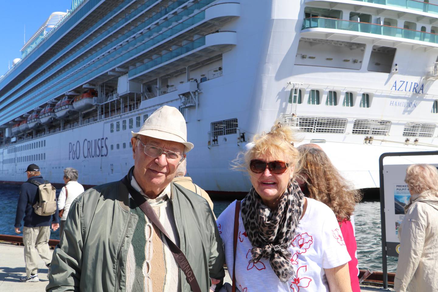 Alan Weinstein og Anne Cox syntes det var sjokkerende at turister har gått inn til beboerne i Gamle Stavanger.