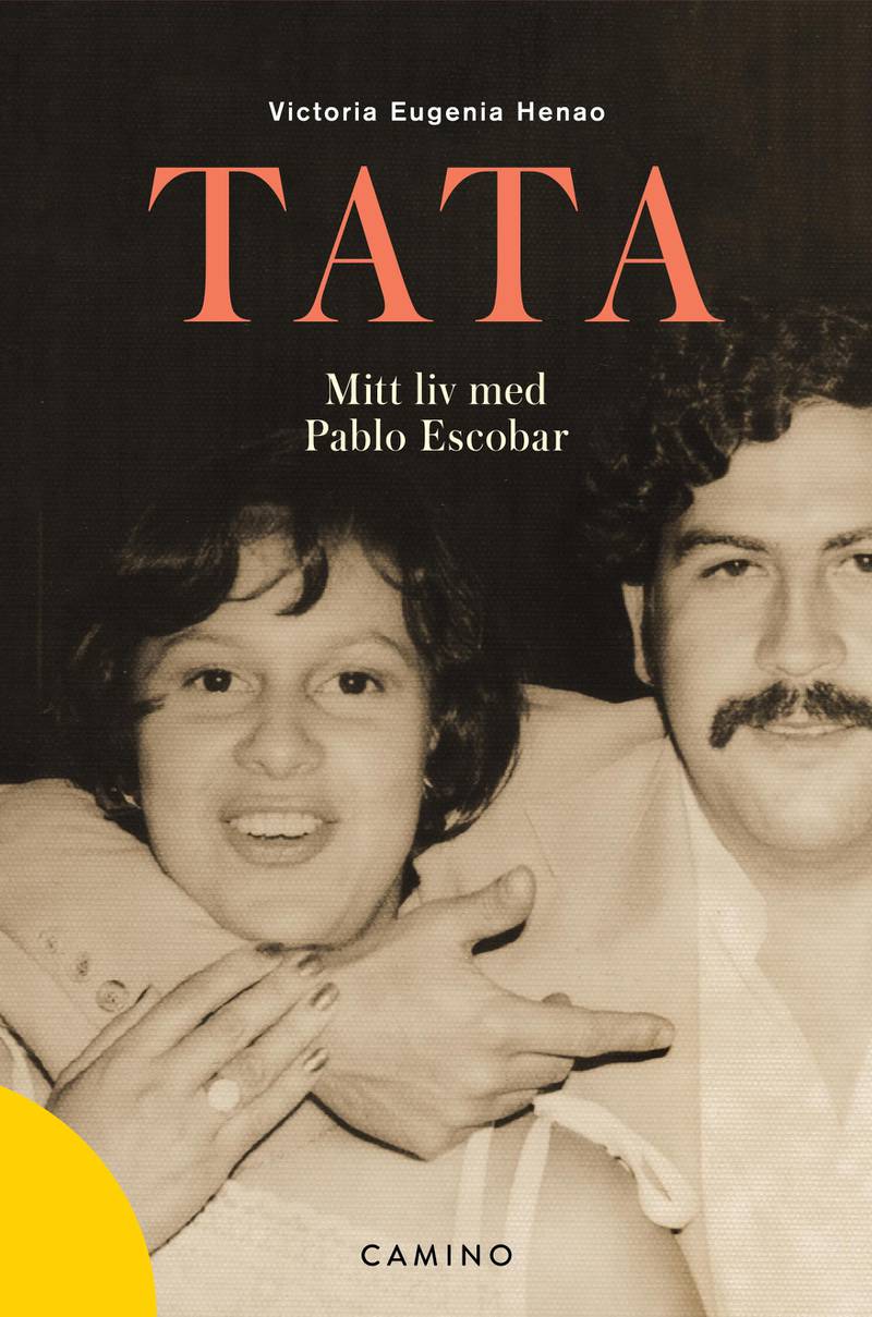 På omslagsfotoet til boken holder Escobar armen rundt halsen til Tata. Forlaget beskriver det som nærmest symbolsk for deres samliv.