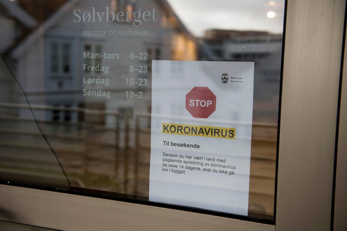 Stavanger 20200317. 
Det er folketomt i Stavanger sentrum på grunn av koronaviruset, folk jobber fra hjemmekontor for å unngå smittefare.
Foto: Carina Johansen / NTB