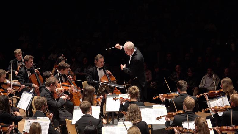 Det prisvinnende St. Olaf Orchestra, under ledelse av dirigent Steven Amundson.