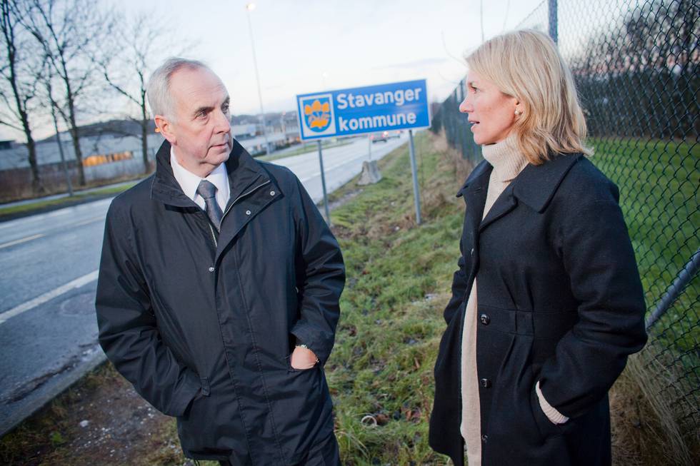 Stanley Wirak og Christine Sagen Helgø sier henholdsvis nei og ja til kommunesammenslåing. Foto: Erik Holsvik