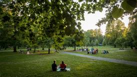 Oslo-politiet avsluttet store parkfester og flere hjemmefester i natt