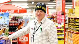 Roy Morten (50) er butikksjef og TikTok-kjendis