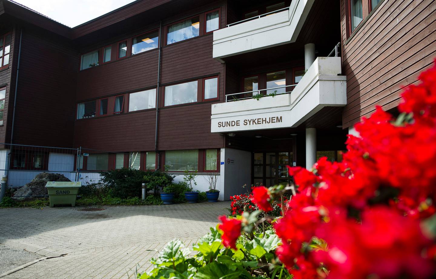 Kan ansettelse av husassistenter redusere sykefraværet hos ansatte ved sykehjem? To sykehjem i Stavanger kan bli prøvekaniner i nytt prosjekt.

Sunde sykehjem er ett av dem.

sykehjem eldreomsorg eldresenter eldrebølgen