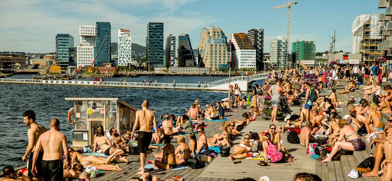 Indre havn: Oslos nye friluftsbad Sørenga sjøbad er blitt populært. 	FOTO: STIAN LYSBERG SOLUM/NTB SCANPIX