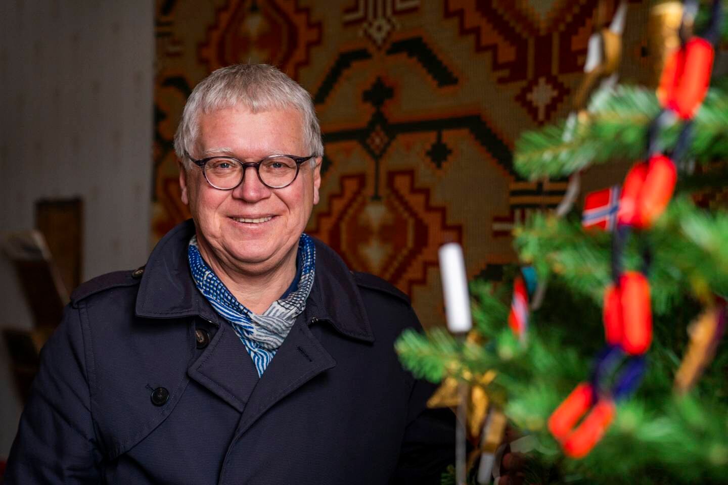 JULEKONSERVATOR: Geir Thomas Risåsen er konservator ved Norsk Folkemuseum, og er hver jul en travel formidler av norske juletradisjoner. 
Foto: Håkon Mosvold Larsen / NTB 
