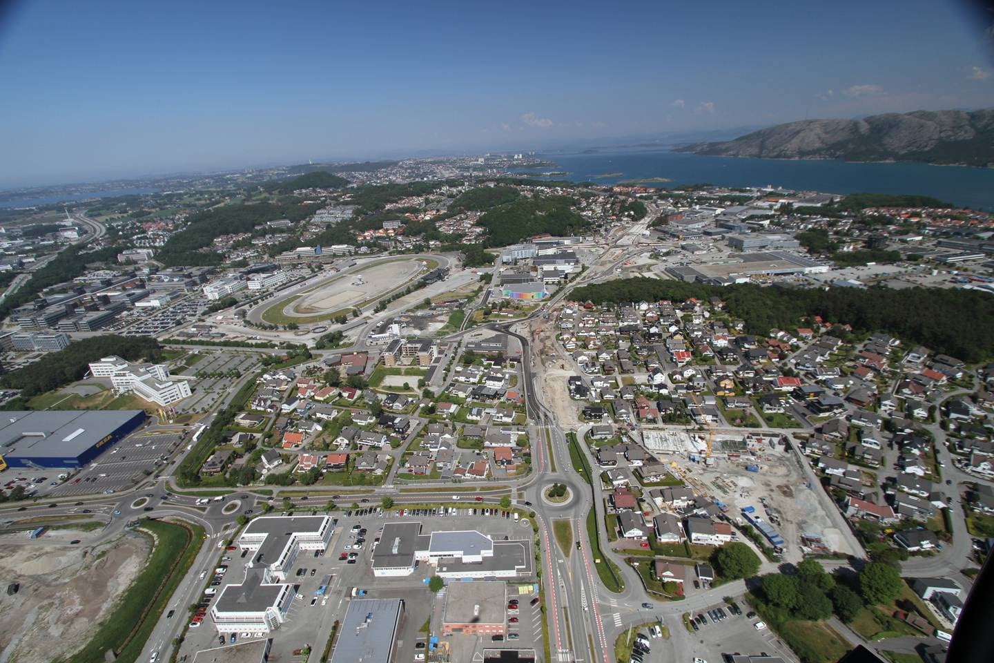 Forus-området utgjør sørligste del Stavanger kommune, grenser i sør mot Sandnes, i nord/vest mot Jåttå, Godeset og Gausel, i vest mot Sola og i øst mot Gandsfjorden.