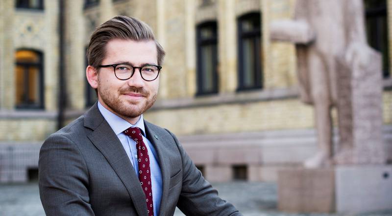 KRITISK: Stortingsrepresentant                  Sveinung Rotevatn (V) vil ha en styrt avvikling av pelsdyrnæringa. FOTO: FRØYDIS FALCH URBYE