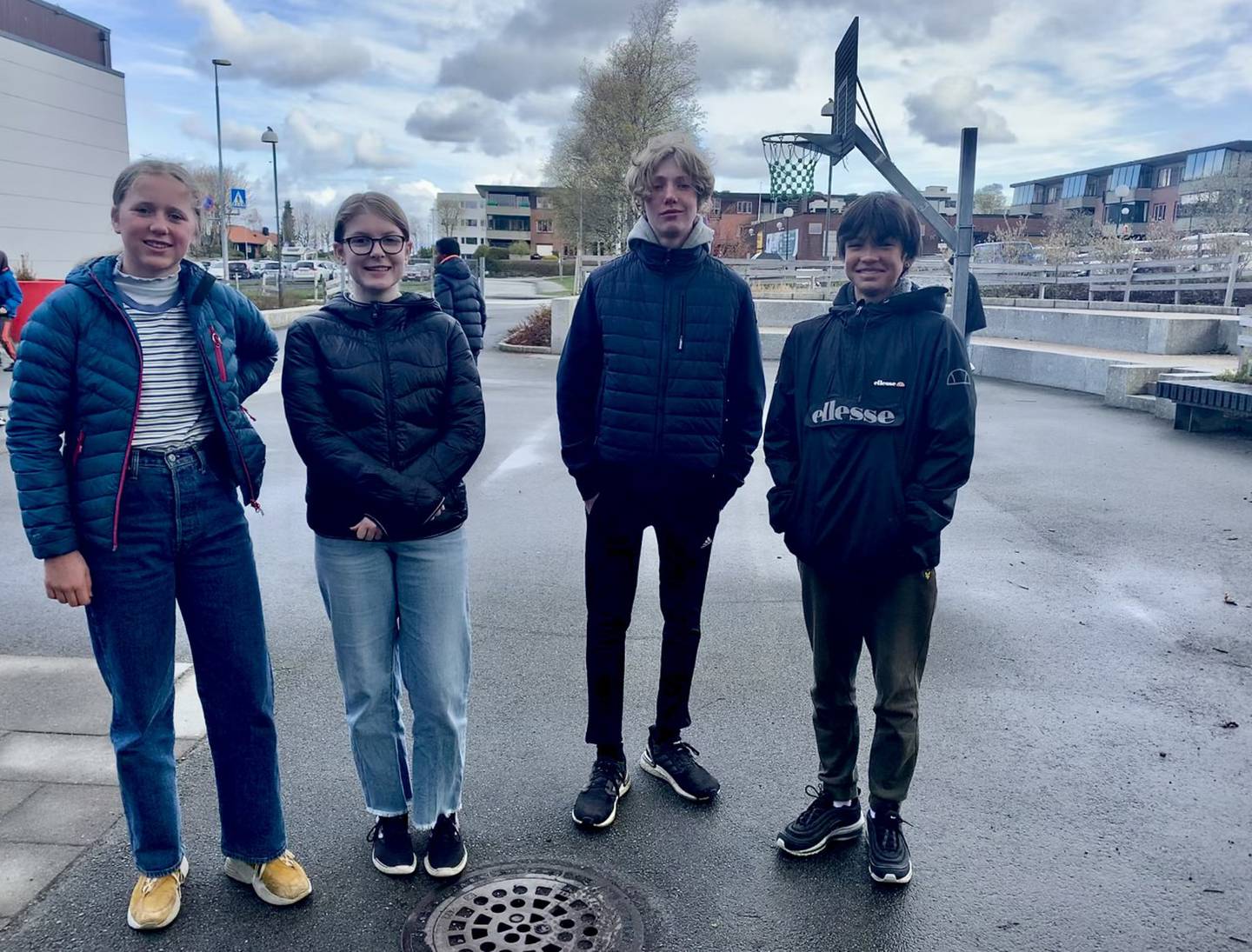 Oline Ovesen, Malin Sunde Nilberg, Kristian Hoff og Finn Kristian Villacencio Johanson er elever på Madlavoll skole.