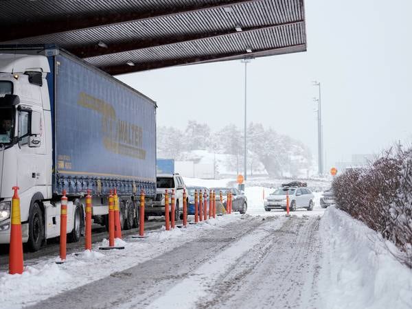 Mindre trafikk over Svinesund – flere blir vist bort