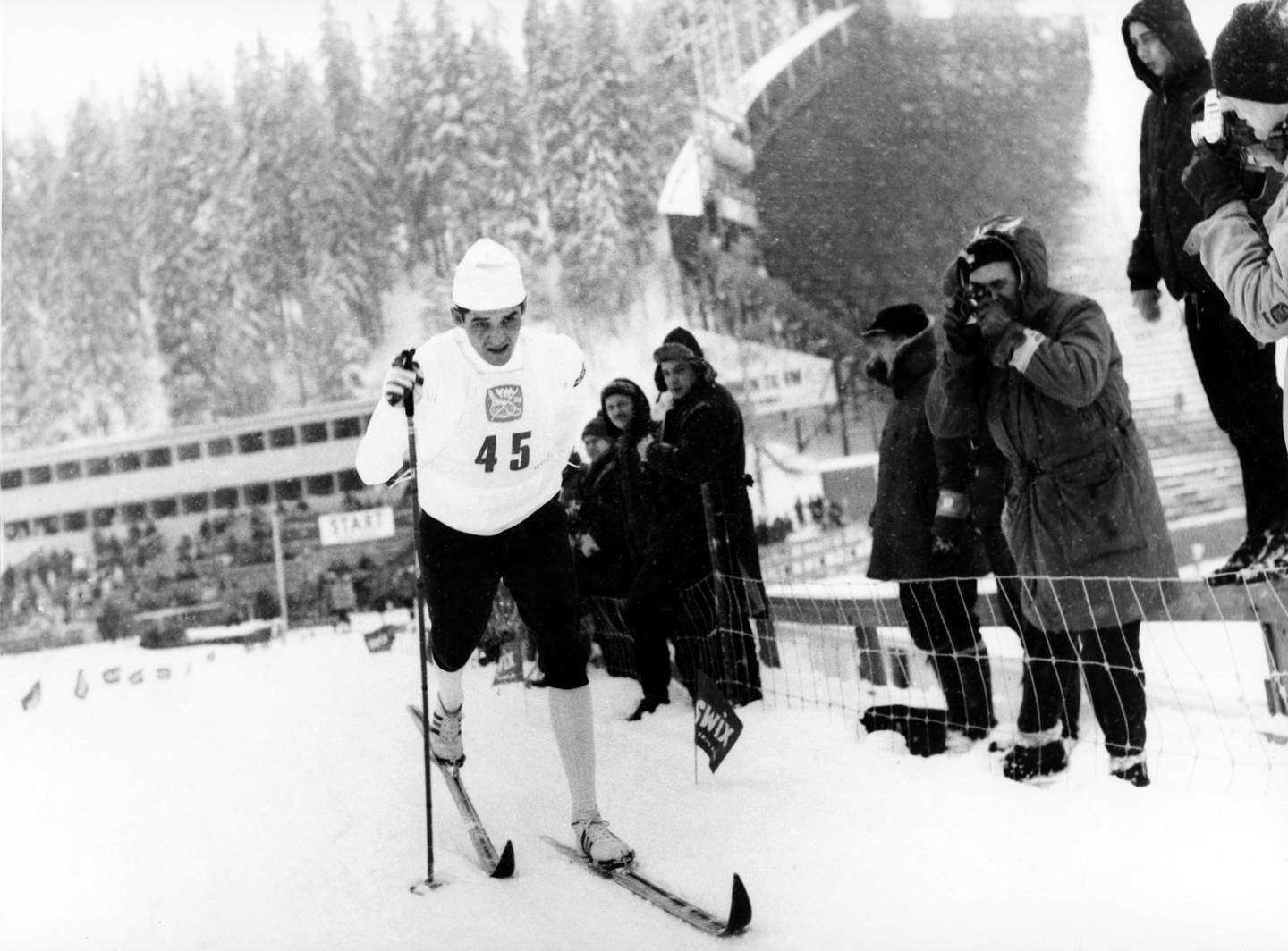 OSLO 196602226 VM på ski i Holmenkollen. Langrenn, 50 kilometer menn. Her vinneren Gjermund Eggen i aksjon. Eggen tok tre gullmedaljer i dette VM. 
Foto: Knut Edvard Holm  / Scanpix 
