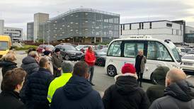 Ketil Solvik-Olsen åpnet gratisrute for selvkjørende buss på Forus