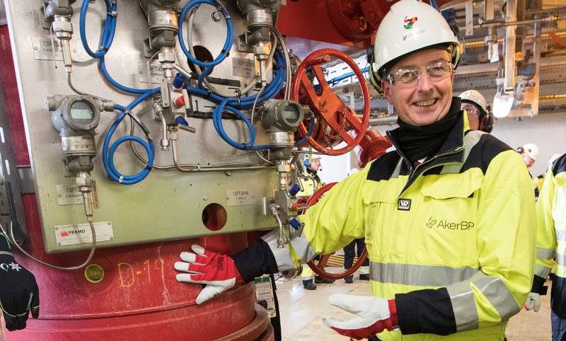 Olje- og energiminister Terje Søviknes (Frp) vil gi full gass med leteblokker i Barentshavet. Her er han på omvisning på plattformen etter den offisielle åpningen av Ivar Aasen-feltet.