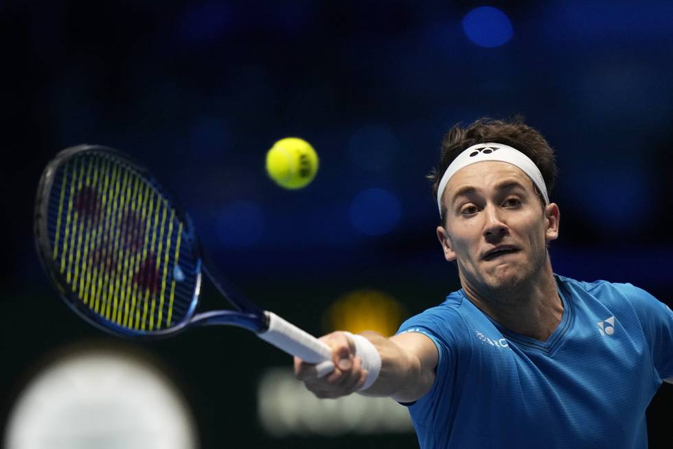 Casper Ruud måtte gi tapt for Daniil Medvedev i semifinalen i ATP-sluttspillet lørdag. Foto: Luca Bruno / AP / NTB