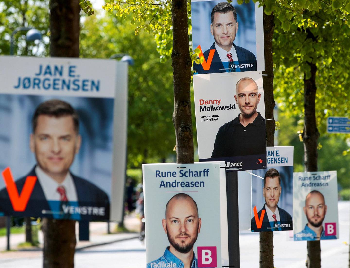 valgkamp: Plakater med de ulike kandidatene preger bybildet i København. FOTO: NTB SCANPIX