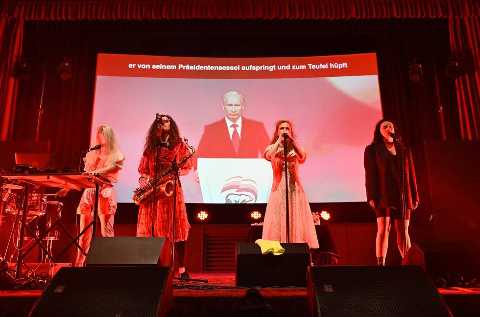Det russiske feministiske og aktivistiske punkrock-bandet Pussy Riot kommer til Oslo World i november.