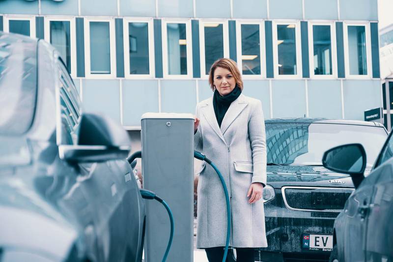 Generalsekretær i Ebilforeningen Christina Bu mener elbiler mister en viktig konkurransefordel når bompengene dobles i år samtidig som at mange bensin- og dieselbiler fikk lavere bompenger i fjor.
