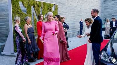 Kronprinsessen donerer Petter Dundas-kjole