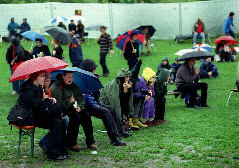 19990626
Øyafestivalen 99 på Kalvøya
regnvær regn paraplyer
19990627