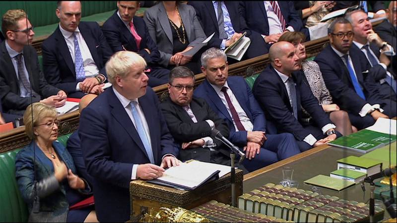 Statsminister Boris Johnson forklarte sine planer for brexit i Underhuset torsdag. Han må både få EU og et flertall i parlamentet med på forslaget.
