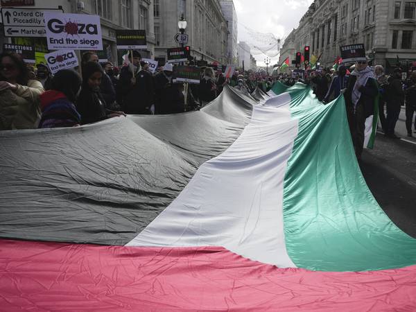 Tusener i Gaza-demonstrasjon i London