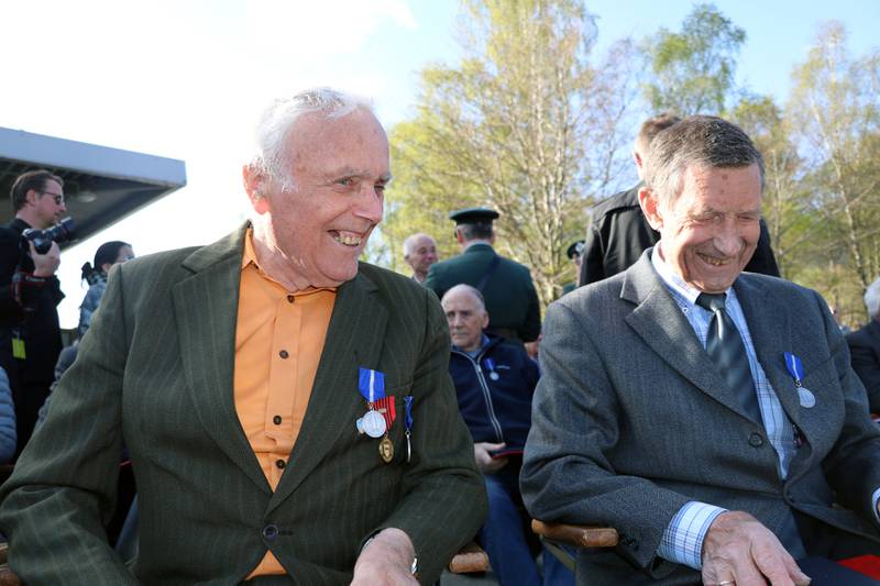 Erling Braut og Stein Egeland ble hedret for sin innsats i Tyskalndsbrigaden i 1950/51. Foto: Bengt Enersgård
