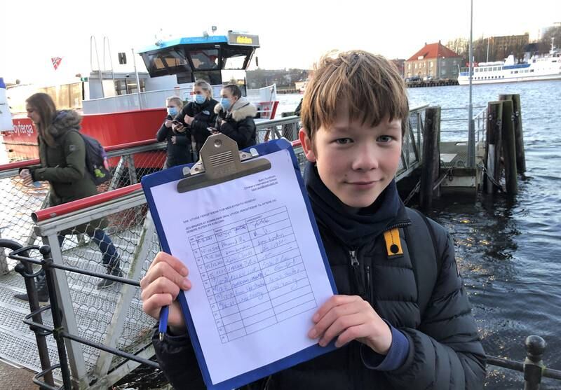 Bjørn Sundholm (14) har i forbindelse med et skoleprosjekt startet et opprop for senere og hyppigere fergeavganger til og fra Gamlebyen. Etter at bildet ble tatt er han stadig nærmere 300 underskrifter, som er målet.