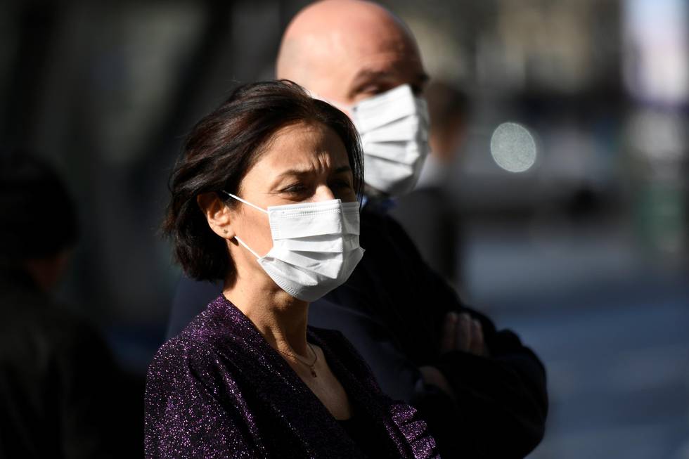 Guests wearing masks are seen before Dries Van Noten Fall/Winter 2020/21 women's ready-to-wear collection show during Paris Fashion Week in Paris, France February 26, 2020.  REUTERS/Piroschka van de Wouw