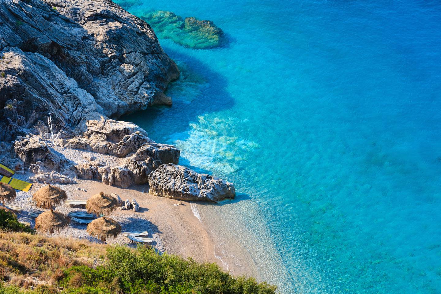 Albania kan tilby mange strender til bade- og solglade nordmenn, og andre. Her fra  Det joniske hav, altså den delen av Middelhavet som ligger mellom Italia, Albania og Hellas.