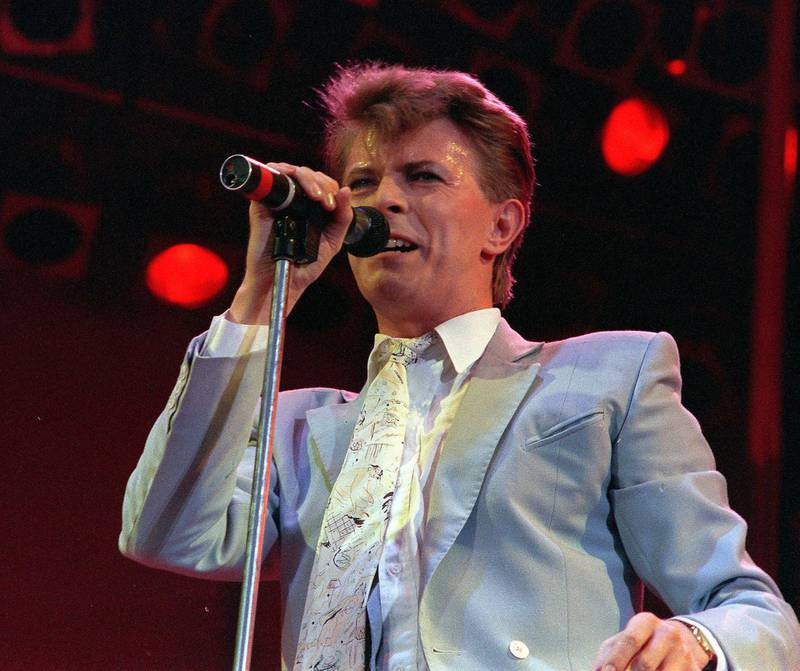 David Bowie på Live Aid i 1985, samme år som han ga ut «This Is Not America» med Pat Metheny. Foto: Joe Schaber/AP/NTB