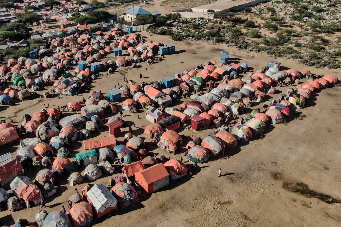 Stadig flere flykter fra konsekvenser av klimaendringer, og problemet er ventet å øke. Her er en midlertidig leir i Mogadishu i Somalia, der folk har måttet flykte på grunn av tørke.