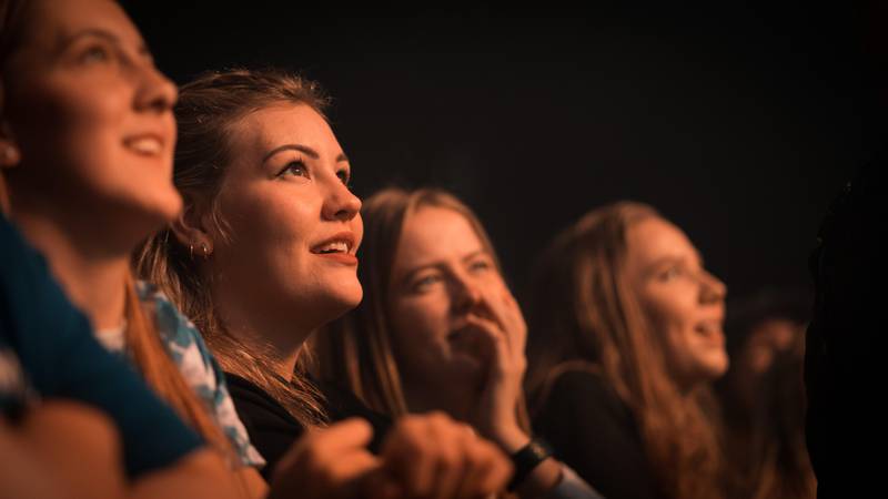 Publikum under Sigrid på Union scene. Foto: Haldor Åsheim