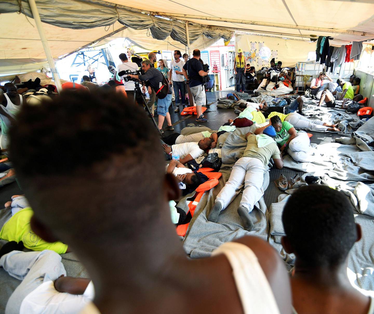 Skipet Carola Rackete førte hadde 53 flyktninger om bord, som var plukket opp fra Middelhavet. FOTO: GUGLIELMO MANGIAPANE/REUTERS/NTB SCANPIX
