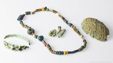 Arkeologisk museum fikk smykker fra høytstående vikingkvinne
