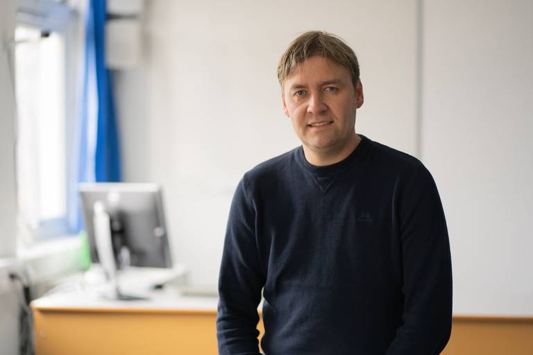 Robert Mjelde Flatås er førstelektor i pedagogikk ved avdeling for lærerutdanning og pedagogikk på NLA Høgskolen.