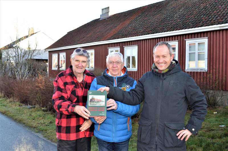 Forfattertrioen Svein Åstrøm, Karl Ottar Fjeld og Lars Ole Klavestad er klar med bind 17 i serien «Gårder og slekter i Borge og Torsnes».  – Det har vært den mest arbeidskrevende boka i serien, er lokalhistorikerne enige om.