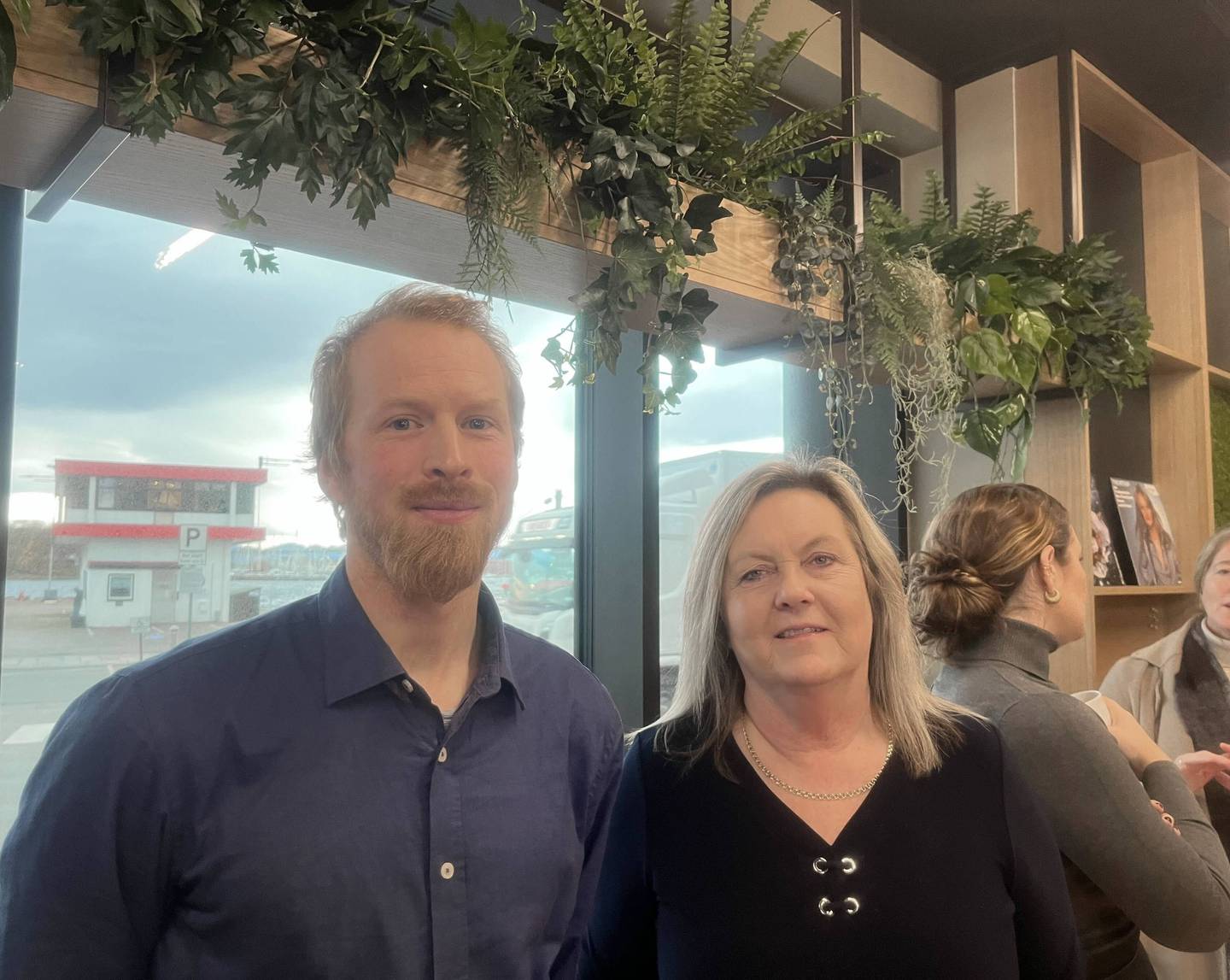 Daniel Mellegaard Lien, rådgiver for inkluderingsprosjektet hos Aker Solutions i Egersund, og Elisabeth Skjæveland Thunshelle, HR-ansvarlig hos Figgjo