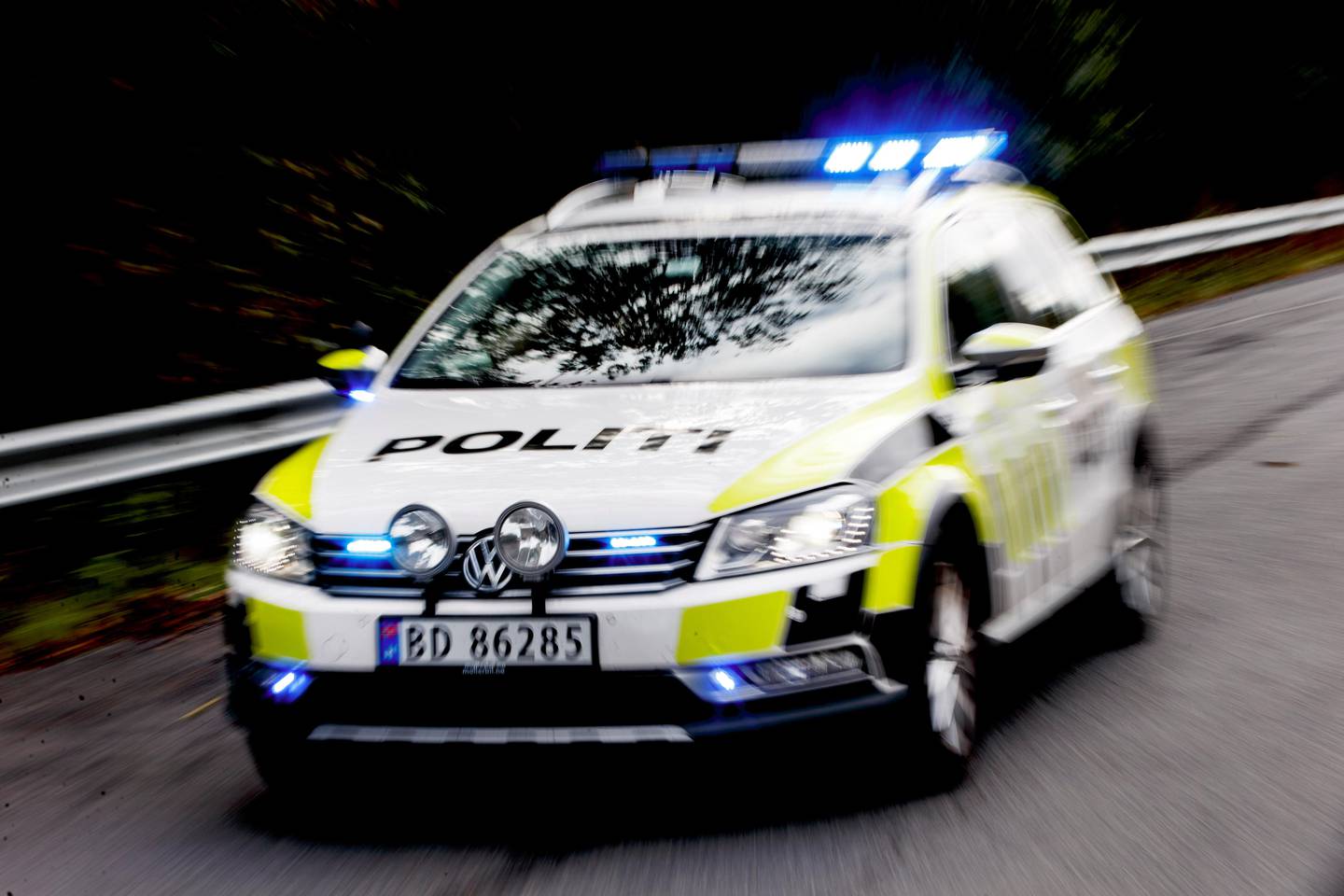 OSLO, Norge 20160927.
Politiet i arbeid. Politibilen i fart. 
NB! Modellklarert til redaksjonell bruk.
Foto: Gorm Kallestad / NTB scanpix